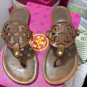 Tory Burch Brown Leather Cutout Logo Thong Sandals